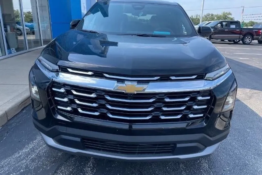 2026 Chevrolet Equinox LT photo 1