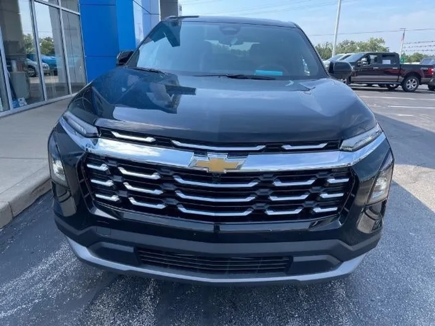 2026 Chevrolet Equinox LT photo 1