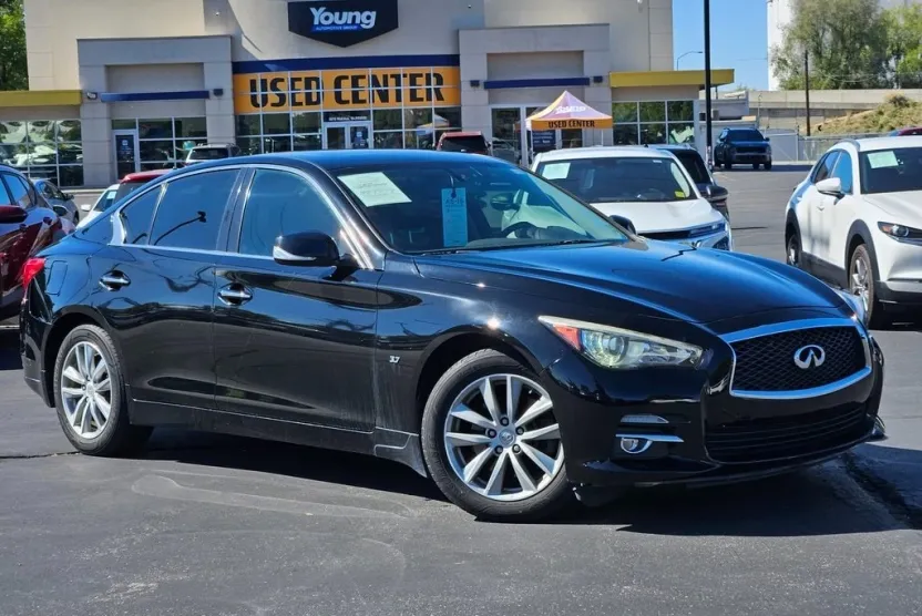 2015 Infiniti Q50 Premium photo 1