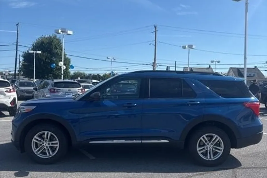 2022 Ford Explorer XLT photo 1