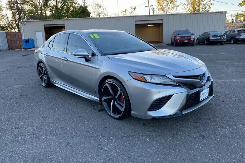 2018 Toyota Camry XSE photo 1