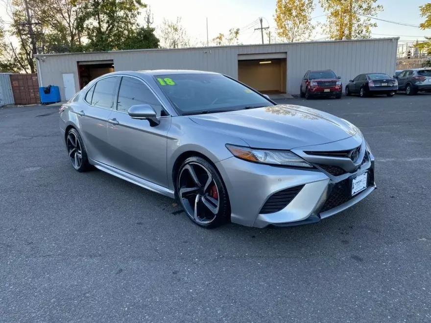 2018 Toyota Camry XSE photo 1