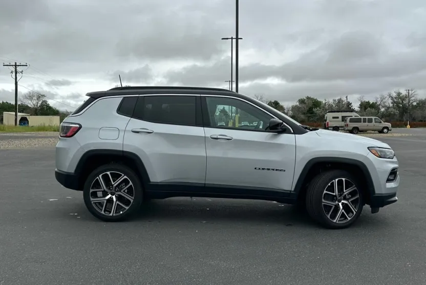 2025 Jeep Compass Limited photo 1