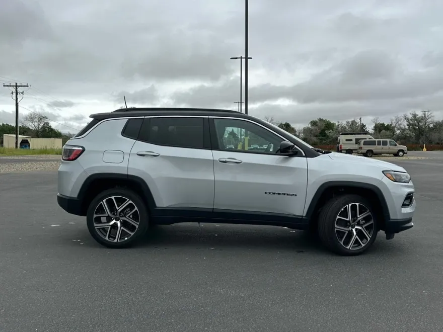 2025 Jeep Compass Limited photo 1