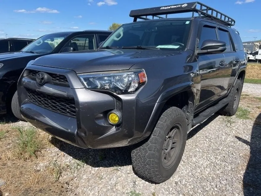 2018 Toyota 4Runner SR5 Premium photo 1