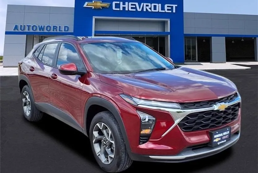 2024 Chevrolet Trax LT photo 1