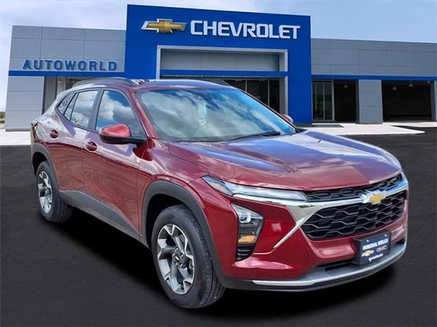 2024 Chevrolet Trax LT photo 1