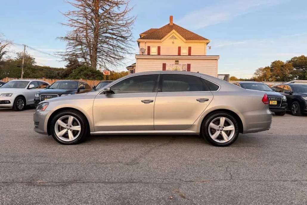2012 Volkswagen Passat SE photo 1