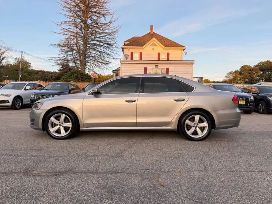 2012 Volkswagen Passat SE photo 1