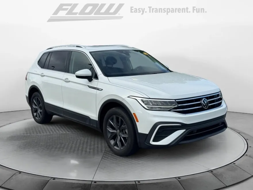 2023 Volkswagen Tiguan SE photo 1