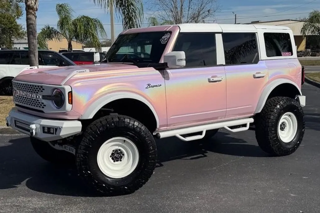 2024 Ford Bronco photo 1
