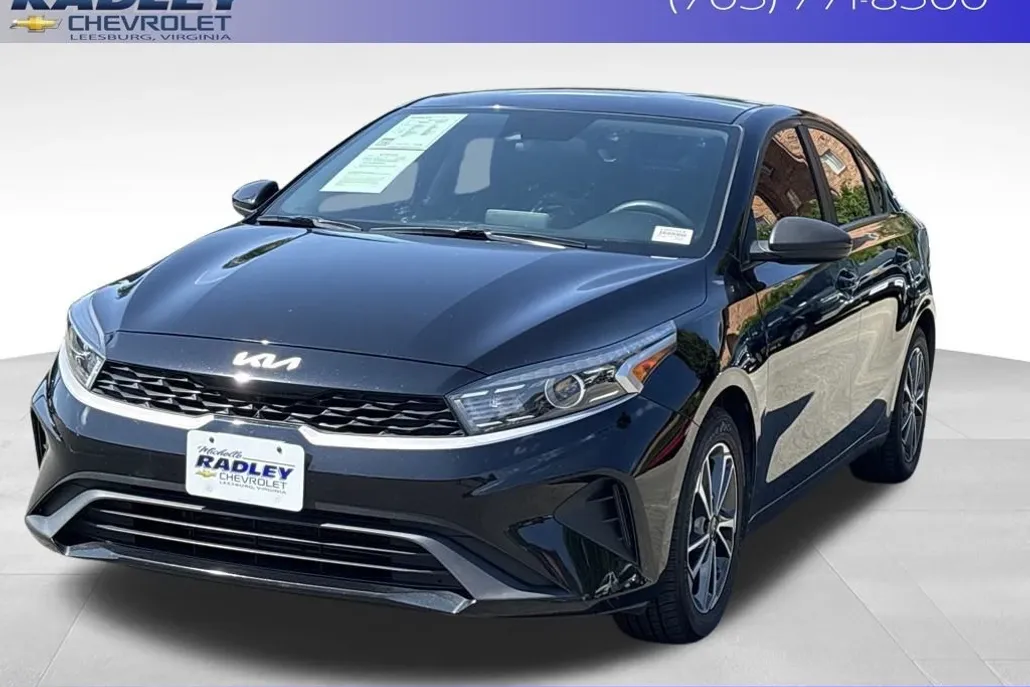 2022 Kia Forte LXS photo 1