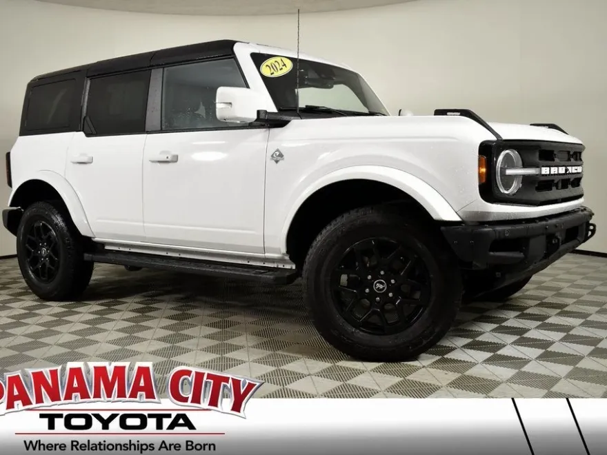 2024 Ford Bronco Outer Banks photo 1