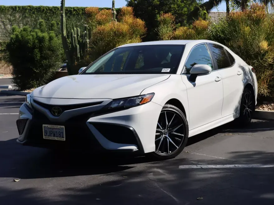 2024 Toyota Camry SE photo 1