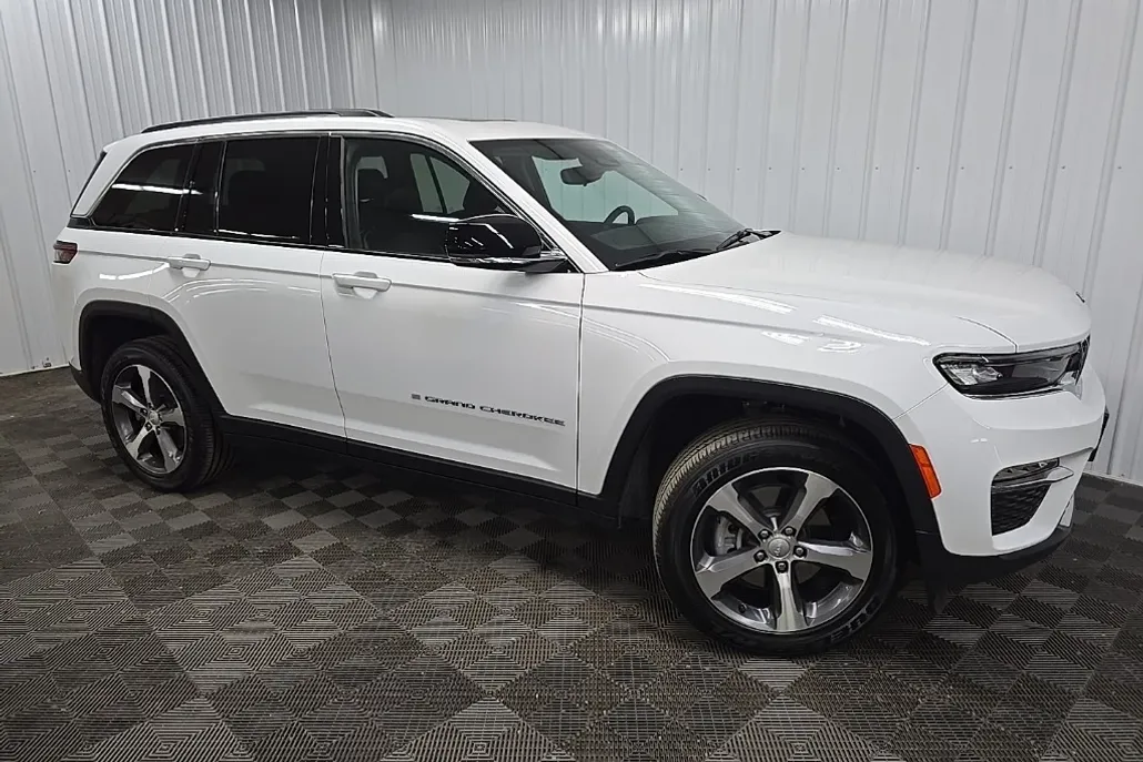 2023 Jeep Cherokee 4xe Sport photo 1