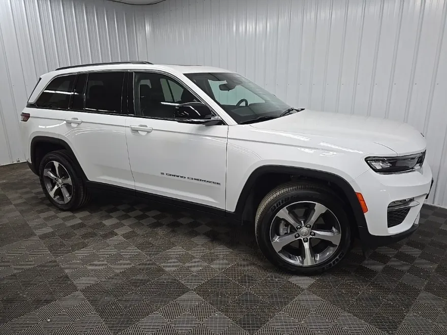 2023 Jeep Cherokee 4xe Sport photo 1
