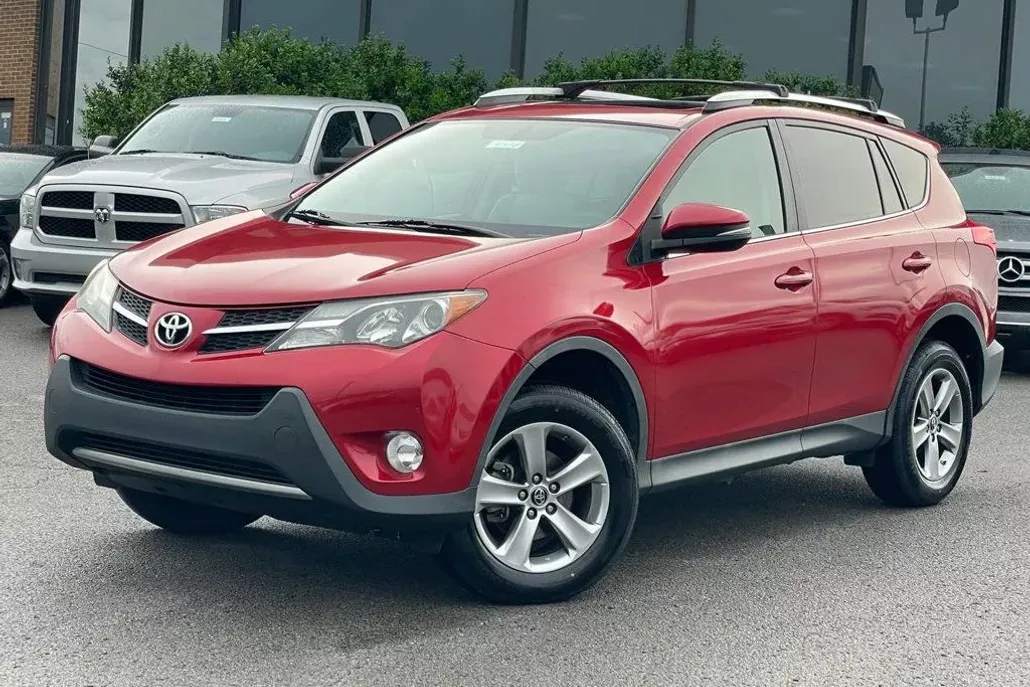 2015 Toyota RAV4 XLE photo 1