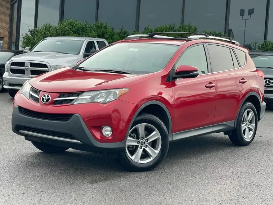 2015 Toyota RAV4 XLE photo 1