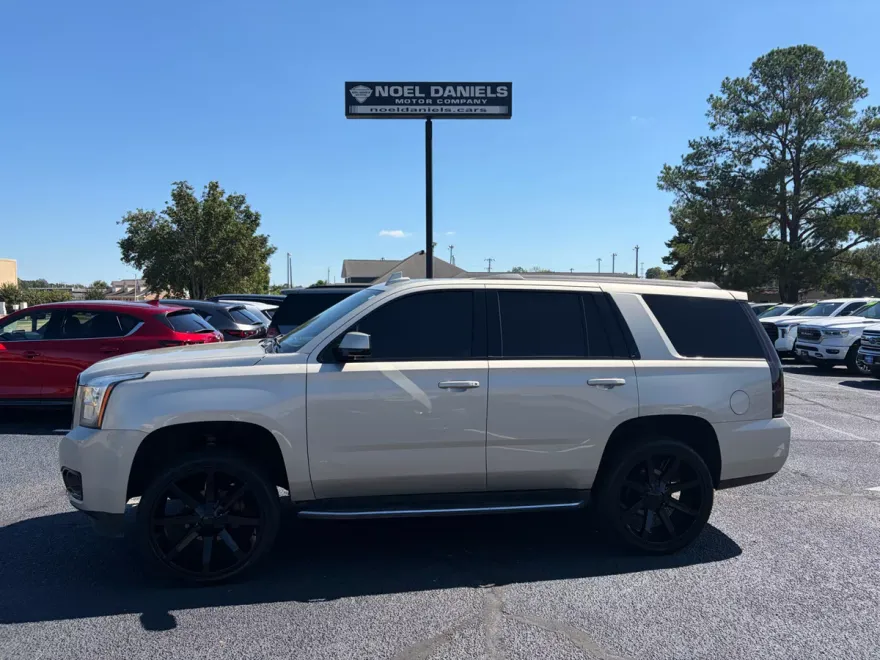 2017 Gmc Yukon SLT photo 1