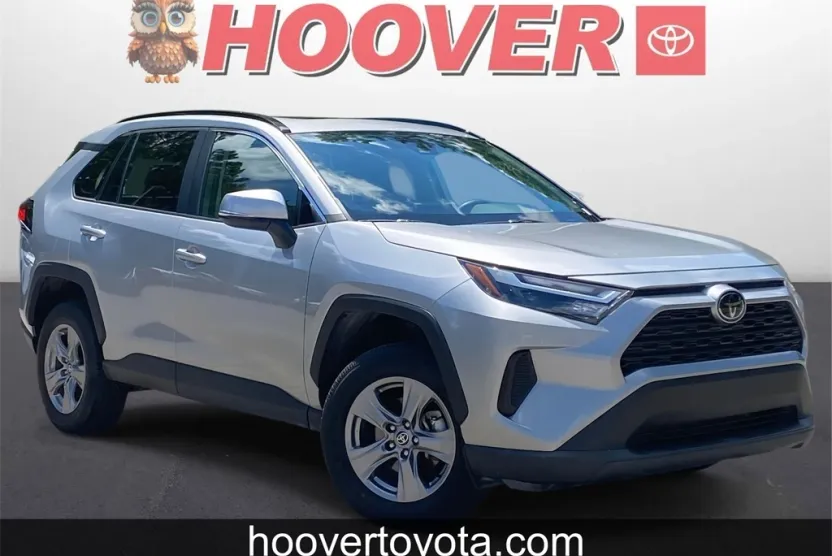 2023 Toyota RAV4 XLE photo 1