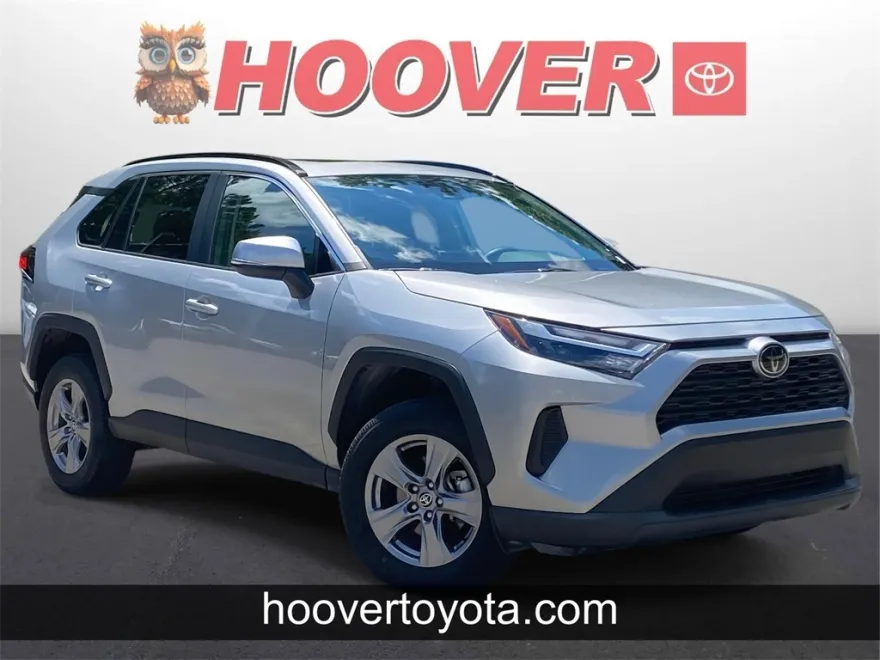 2023 Toyota RAV4 XLE photo 1