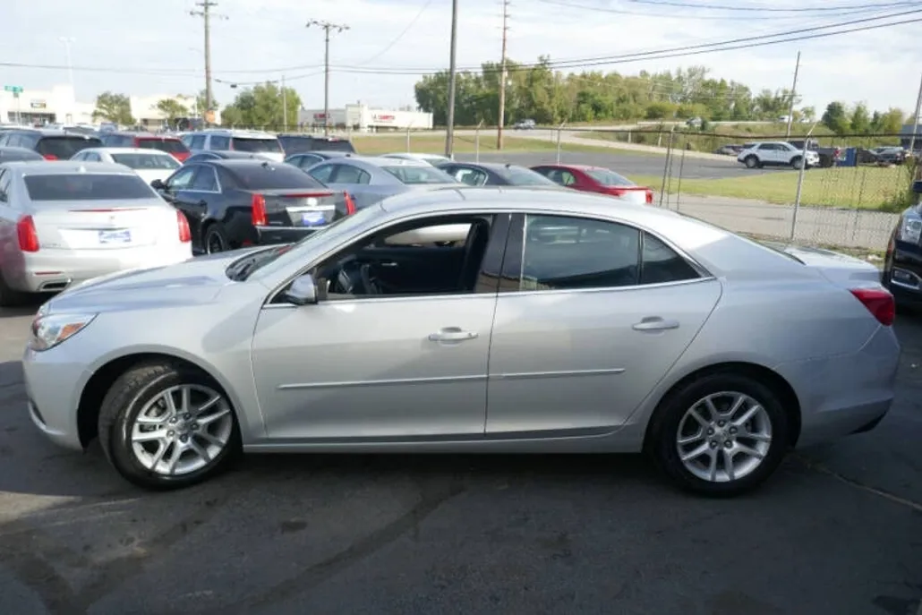 2013 Chevrolet Malibu 1LT photo 1