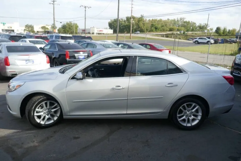 2013 Chevrolet Malibu 1LT photo 1