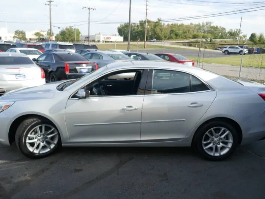 2013 Chevrolet Malibu 1LT photo 1
