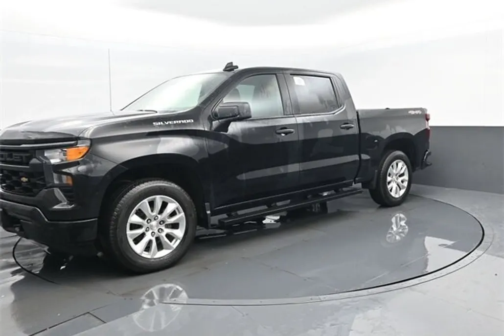 2023 Chevrolet Silverado 1500 Custom photo 1