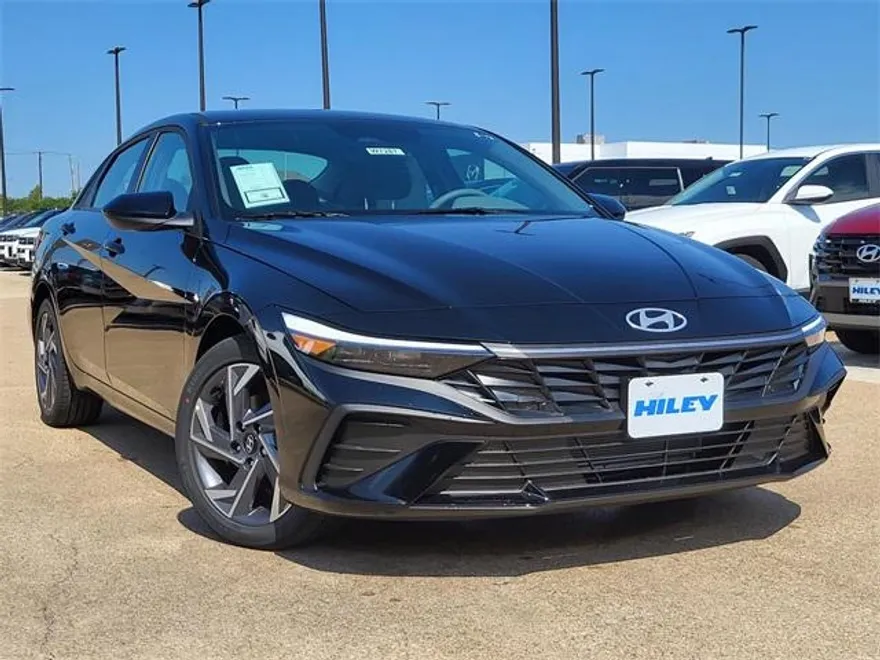 2025 Hyundai Elantra SEL Sport photo 1