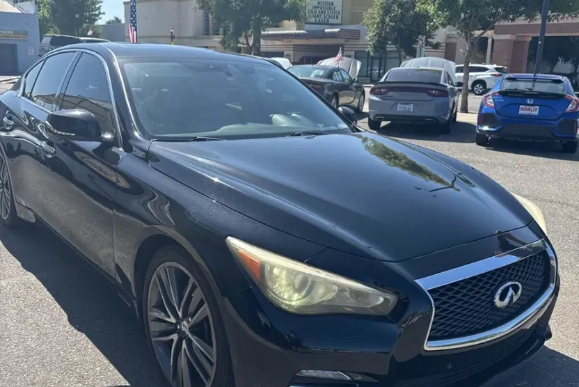 2016 Infiniti Q50 Hybrid photo 1