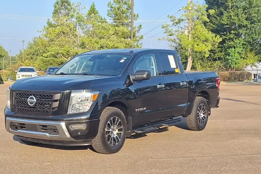 2021 Nissan Titan Crew Cab SV photo 1