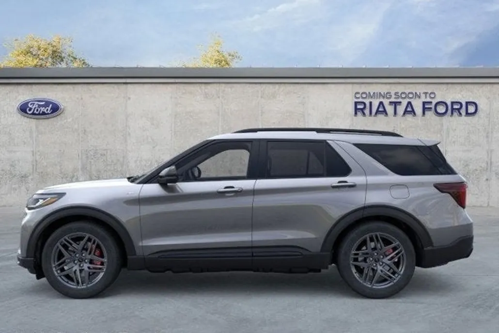2025 Ford Explorer ST-Line photo 1