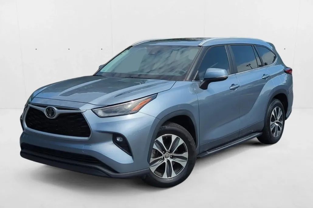 2023 Toyota Highlander XLE photo 1