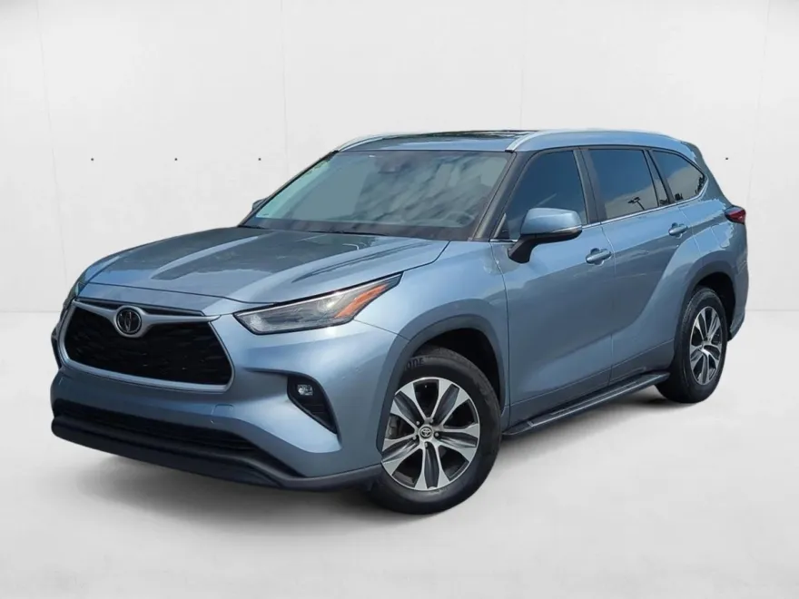 2023 Toyota Highlander XLE photo 1