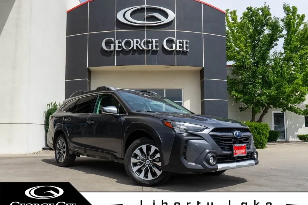 2023 Subaru Outback Touring photo 1