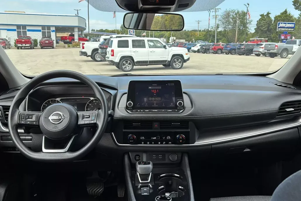 2024 Nissan Rogue SV photo 1