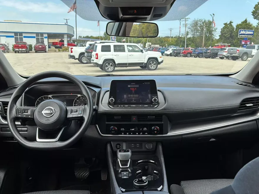 2024 Nissan Rogue SV photo 1