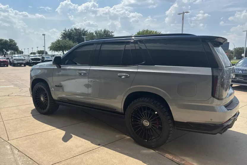 2025 Cadillac Escalade V-Series photo 1