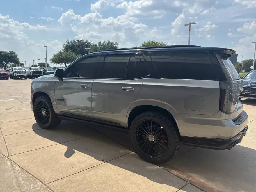 2025 Cadillac Escalade V-Series photo 1