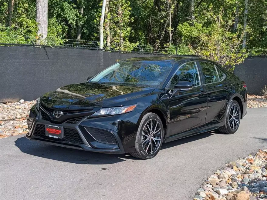 2024 Toyota Camry SE photo 1