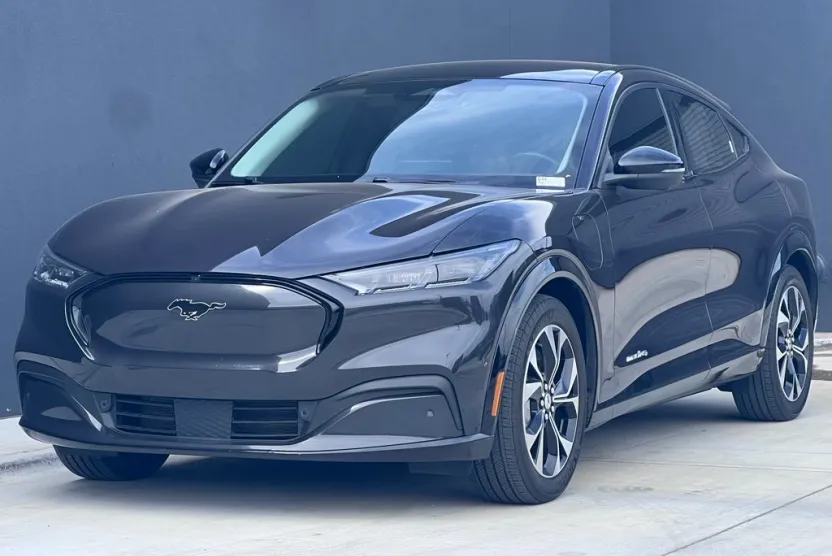 2021 Ford Mustang Mach-E Premium photo 1