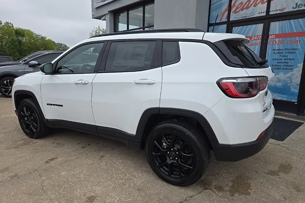 2026 Jeep Compass Latitude photo 1