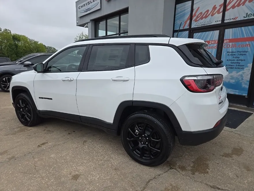 2026 Jeep Compass Latitude photo 1