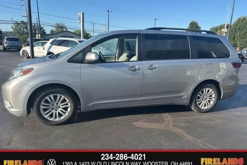 2017 Toyota Sienna L photo 1