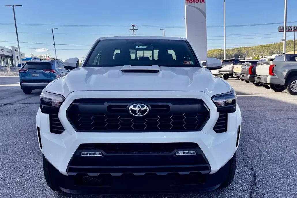 2025 Toyota Tacoma TRD Sport photo 1