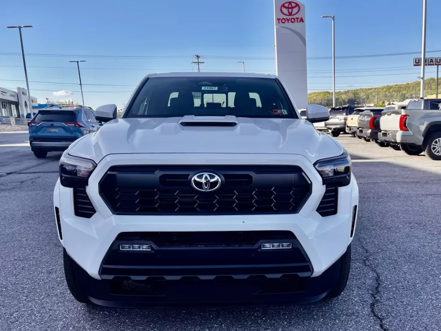 2025 Toyota Tacoma TRD Sport photo 1