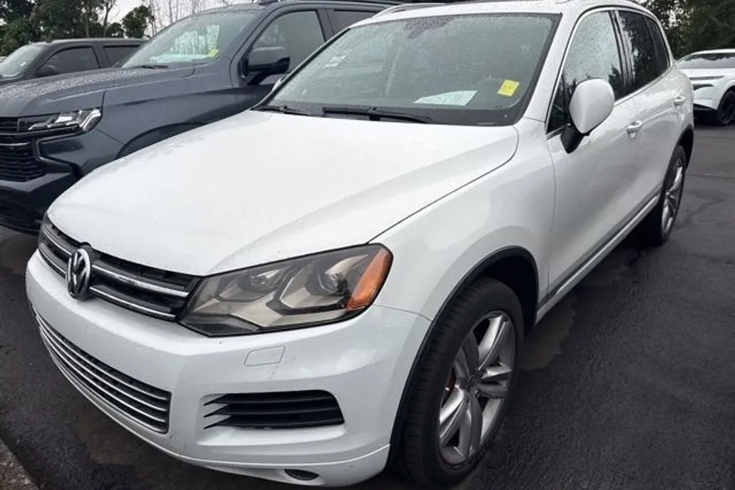 2012 Volkswagen Touareg Sport photo 1