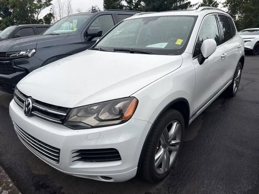 2012 Volkswagen Touareg Sport photo 1