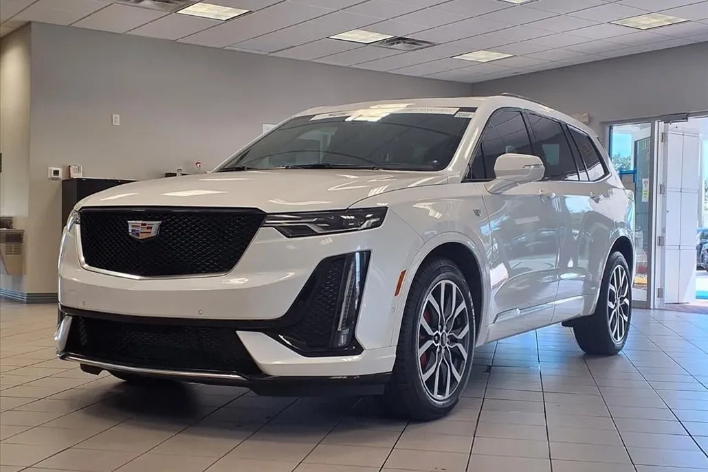 2024 Cadillac XT6 Sport photo 1